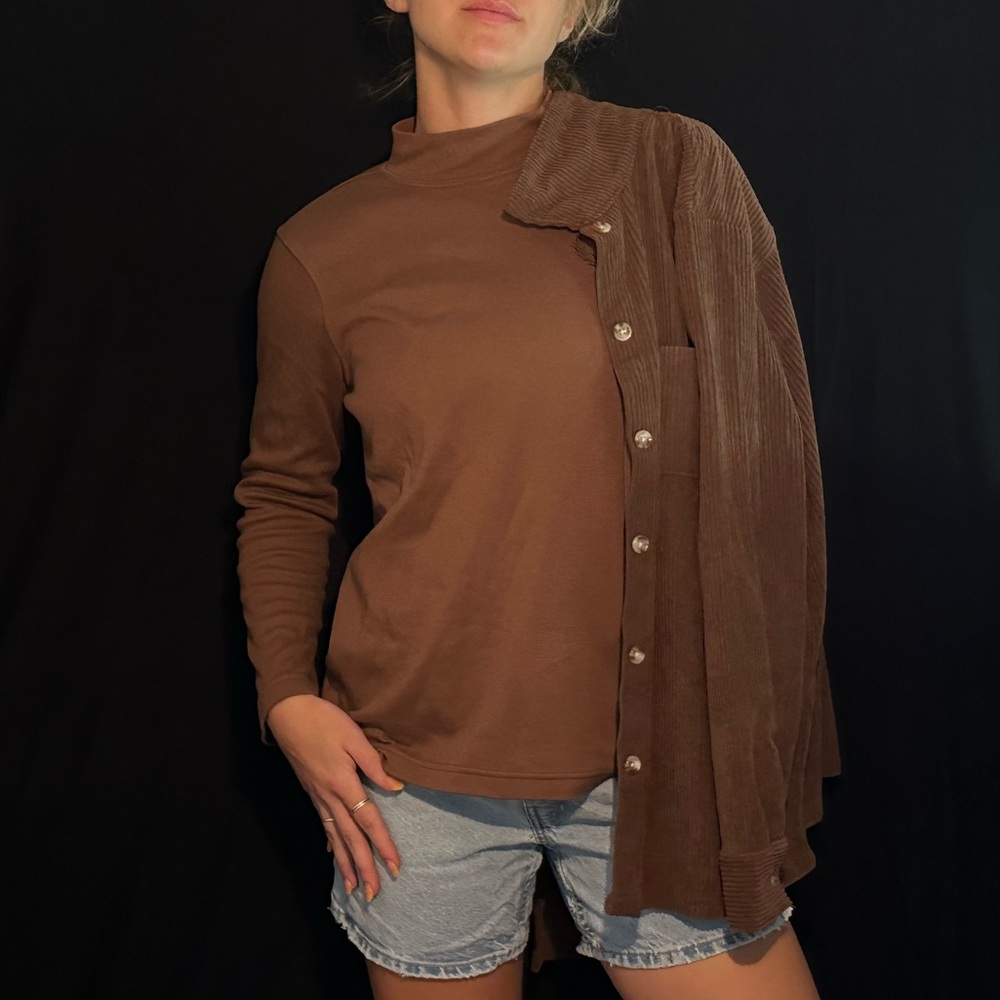 Long sleeve and corduroy button up with pockets!